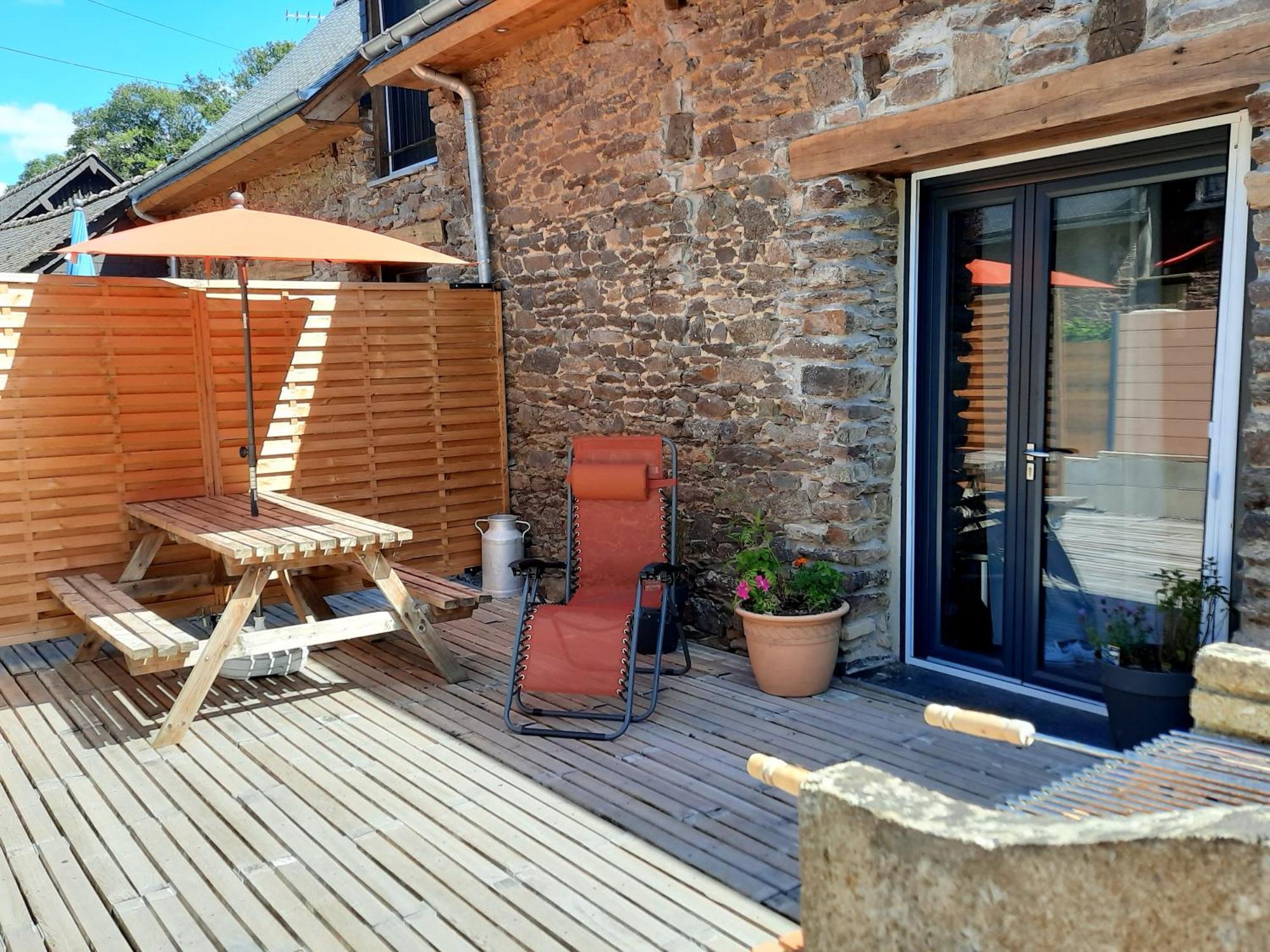 A La Memoire De Merlin & Spa Saint-Malon-sur-Mel Exterior foto